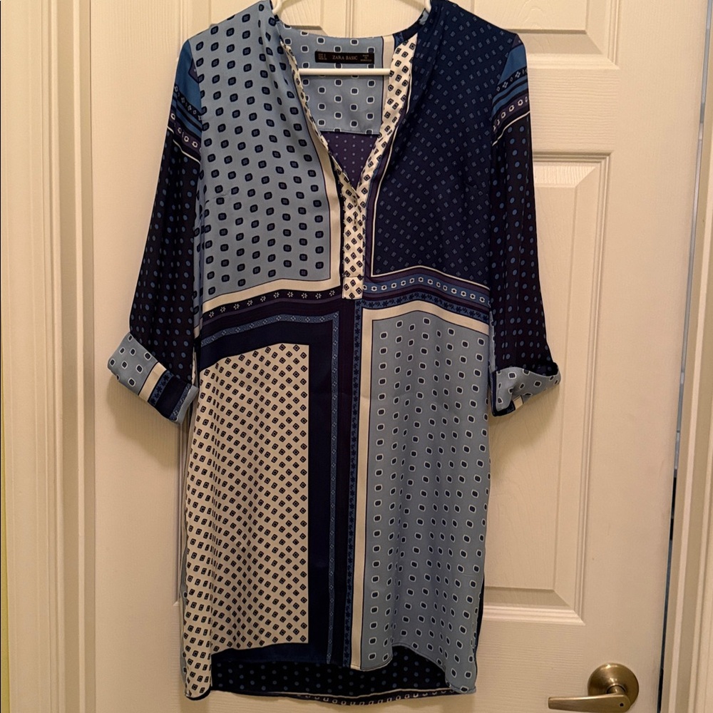 Zara Blue and White Geometric Top